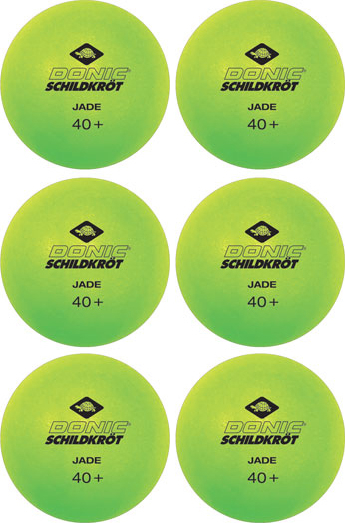 Six balles de ping-pong vertes Donic Schildkröt modèle Jade 40+ dans une disposition de deux rangées de trois balles chacune