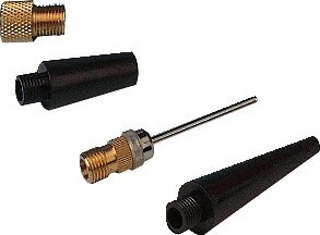 Verschiedene Adapter für Reifenventile in einem Universalset