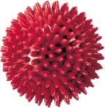 Ein roter Massageball mit Noppen zur Linderung von Muskelverspannungen