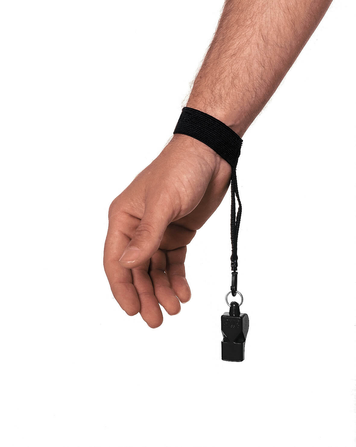 Nahaufnahme einer Hand, die eine schwarze Pfeife an einem Handgelenksband hält. Ideal für Sport, Training oder Schiedsrichter.
