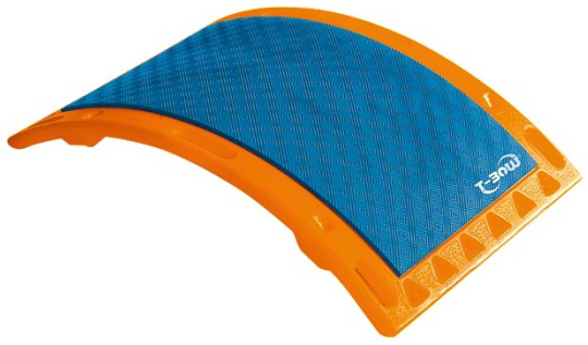Ein Sledge Surfer Schneerutscher aus Kunststoff mit blauer und orangener Oberfläche, geeignet für winterliche Aktivitäten.