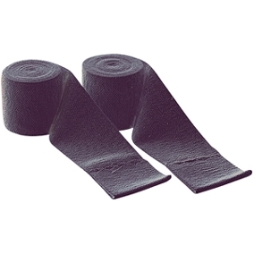 Zwei schwarze elastische Handgelenkbandagen, ausgerollt und bereit zur Verwendung