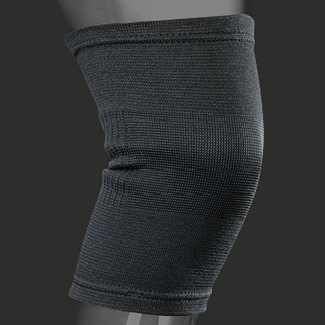 Schwarze elastische Kniebandage zur Stabilisierung des Knies auf einem Model dargestellt