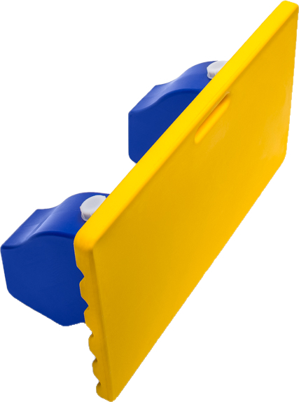 Gelbes Schwimmbrett mit blauen Haltegriffen, ideal für Anfänger im Schwimmunterricht oder Wassersport.